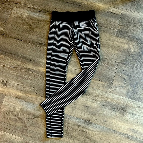 lululemon athletica Pants - Striped Lululemon leggings, size 6